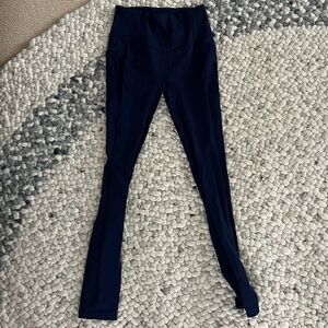 Navy Lululemon leggings.